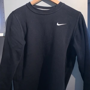 Nike Sweatshirt - En Nike sweatshirt i bra skick. Storlek: XS 