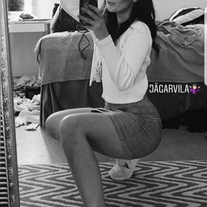 Topshop kjol - Storlek 36 men skulle säga att den passar XS-M då den är jättestretchig 