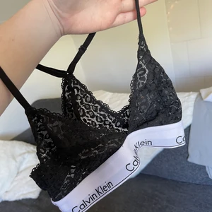 Calvin Klein bh - Säljer då den blivit för liten för mig. Knappt använd dock så i mycket bra skick. 200 kr med inkluderad frakt.
