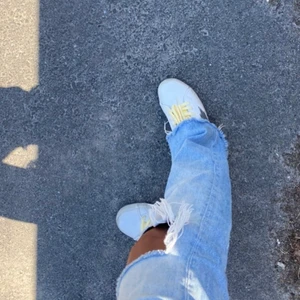 Zara jeans - Populära slutsålda zara jeansen. Köp direkt för 300kr💕