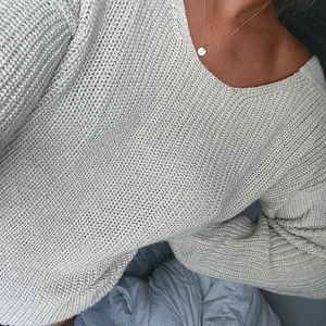 Beige stickad tröja 🤍 - En fin beige stickad tröja med öppen rygg ❣️