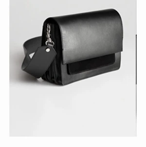 NY VÄSKA FRÅN OTHER STORIES - Jättefin helt oanvänd väska från Other Stories som köptes i augusti 2020. Är i jätte bra skick:) 🤌🤌💖💖