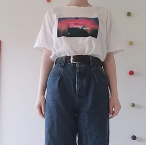 Chuu Graphic T-shirt - Storlek S, i fint skick. Köpt från Chuu💕  Tar betalning via Swish  Frakt tillkommer