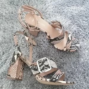New Look sandals - Never worn New Look sandals. Bought on Asos. Wide fit. Block heel. 