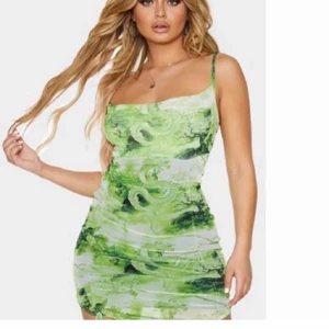 Klänning från PLT - helt ny klänning från Prettylittlething. Storlek: eu:36