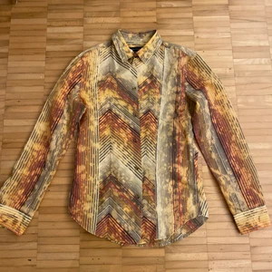 Skjorta - Jag säljer en skjorta i oanvänt skick. Möts upp i innerstan, alternativt att jag fraktar.