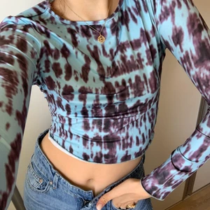 Skit snygg tröja 💙 - Älskar färgen men ALDRIG ANDVÄND, köptes nyligen 💙🤍🤎