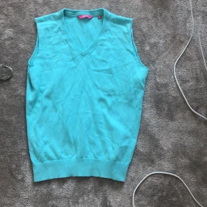 Tröja - Blå tröja vintage. Jag har använt den en gång. 