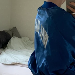 Baseball jacka - Denna fina jacka kommer inte till användning hos mig. Skriv för fler bilder eller om priset vill diskuteras💕