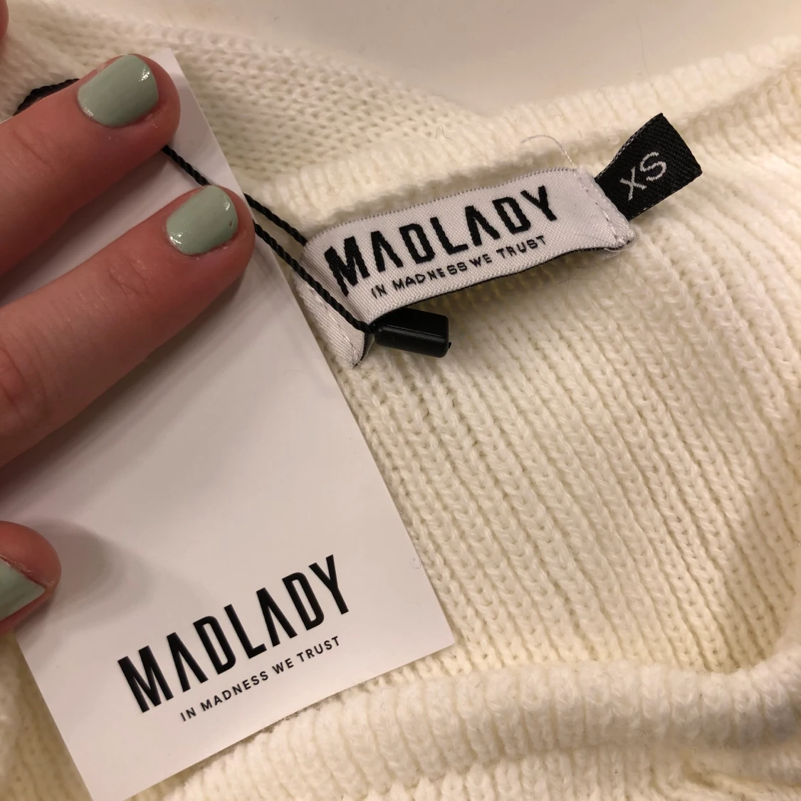 Stickad tröja med dragsko - 1