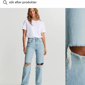 90s high waist jeans - säljer mina favorit jeans! de passar perfekt, skulle säga att de passar 34/36 och en liten 38. skitsnygga med slitna knän, använt några gånger men är så gott som nya, bra skick! köpta för 600, säljer för 250. pris kan diskuteras