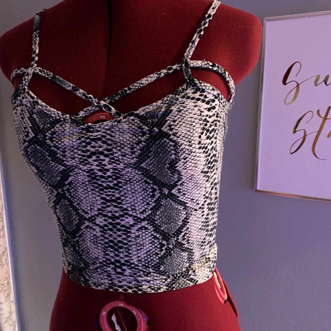 Topp med 🐍mönster