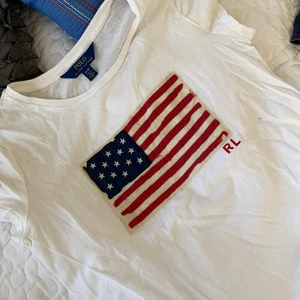 Ralph Lauren t-shirt  - Inte särskilt använd tröja. Fin på sommaren. 