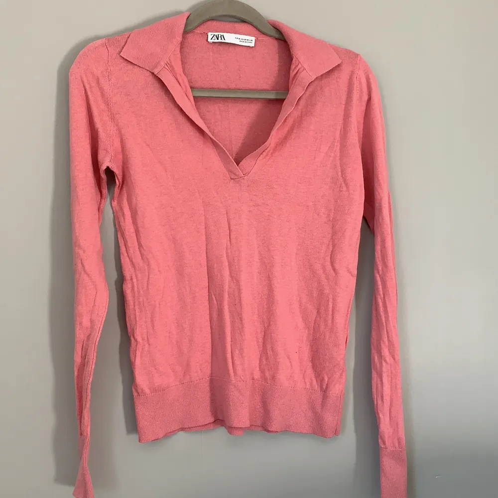 Fin rosa tröja från zara🥰 Strl M, passar jättebra till sommaren!. Toppar.