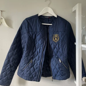 Jacka från marine - Marinblå jacka från marine i strl 36