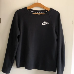 Nike sweatshirt  - Svart nike tröja, bra skick 🖤