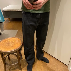 Weekday Jeans  - Ett par schyssta weekday jeans som har aldrig använts i modellen ”Space relax straight jeans” i storleken 30/32.