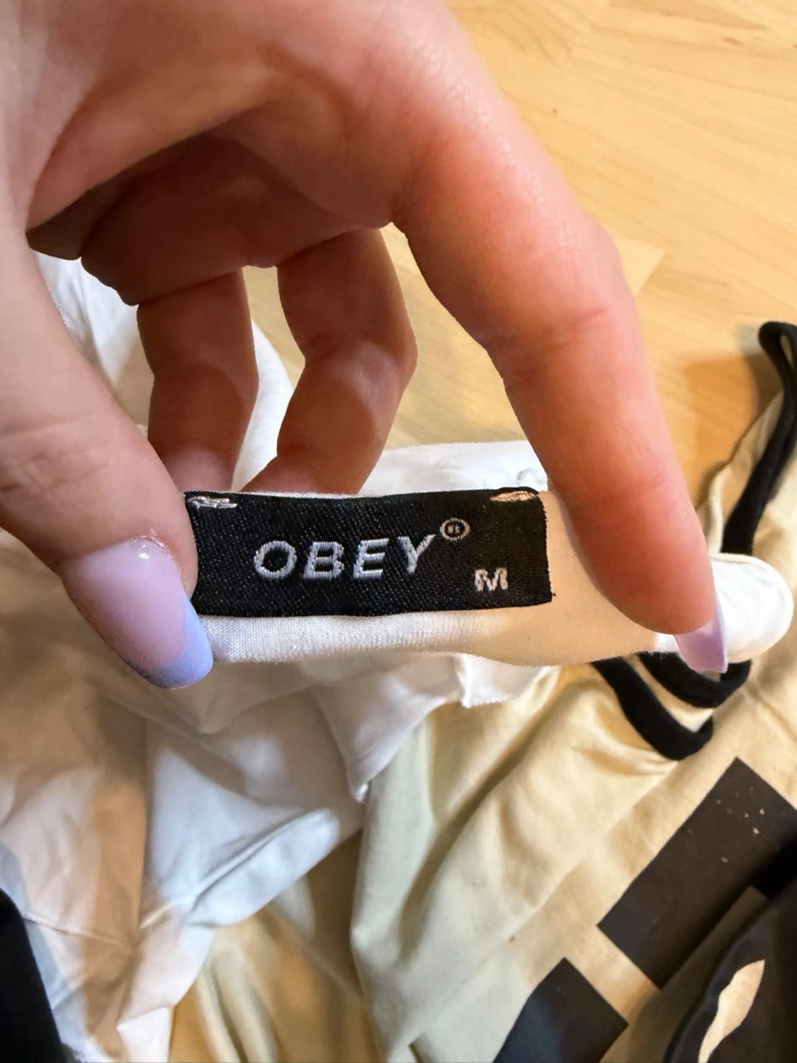 Vita linnetoppar från OBEY & DC - 1