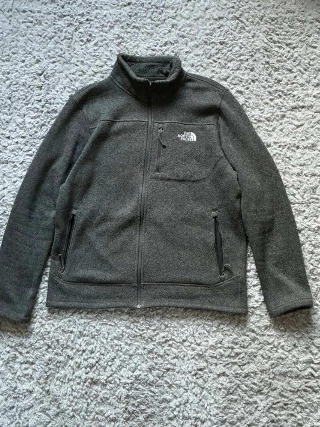 Grå fleecejacka från The North Face