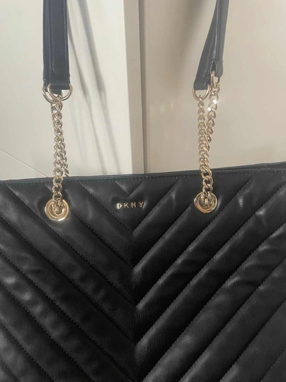 Svart quiltad handväska från DKNY - 1