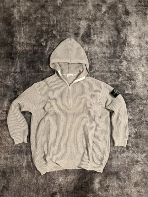 Två grå Stone Island-tröjor. - Två grå Stone Island-tröjor. Storlek M på båda