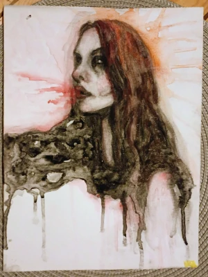 Abstrakt porträttmålning i akvarell - Unik handmålad tavla i akvarell med abstrakt motiv av en person med långt mörkt hår. Färgerna går i svart, brunt och rött med rinnande effekter och konstnärliga detaljer. Perfekt för dig som gillar modern konst och vill ha något annorlunda på väggen.