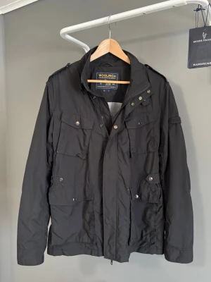 Woolrich fieldjacka  - Super fint skick | L men passar M | Ingen defekt | dubbelzip