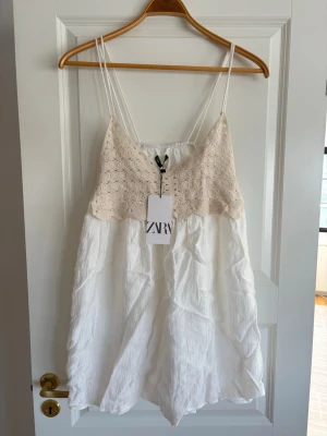 Sommarklänning L ZARA - Oanvänd pris 219kr