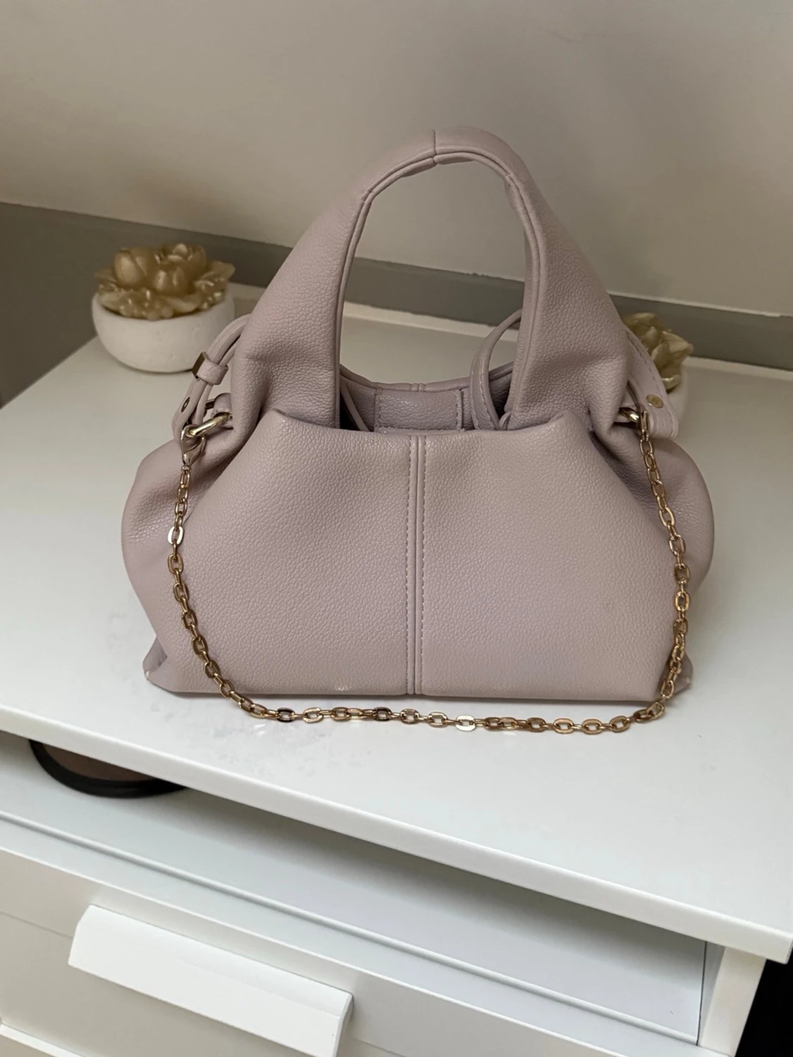 Ljuslila handväska med guldkedja - 2