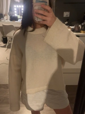 Mohair tröja hm - As nice Stickad mohair tröja från hm, storlek xs men passar större. Super bra skick!