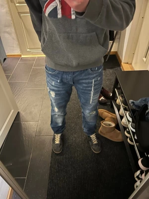 Archive jeans - Säljer ett par sjukt feta straight jeans från Jack and Jones i modell Nick Original | W33 L32 | Väldigt fint skick| Kontakta vid frågor och pris ej hugget i sten 🤗🙌