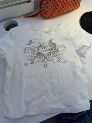 Tshirt för barn - T-shirt för barn/dam i stolek 146/152 alltså för 10-12 åringar