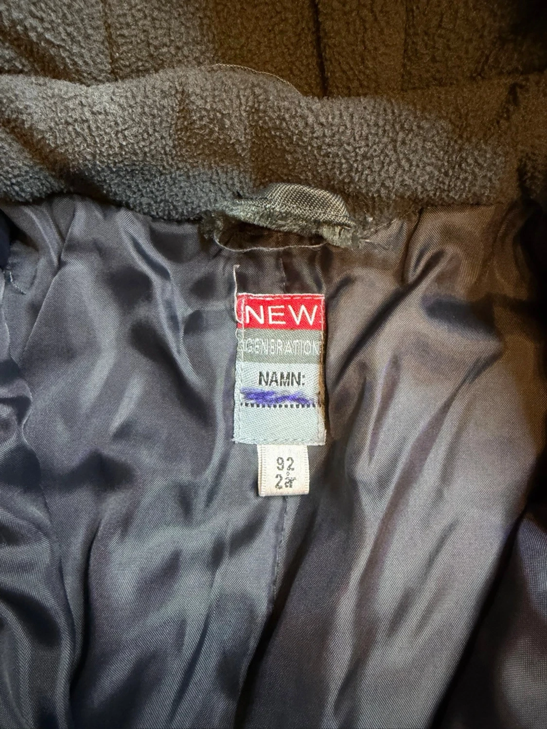 Grå täckbyxa med huva från New - 1