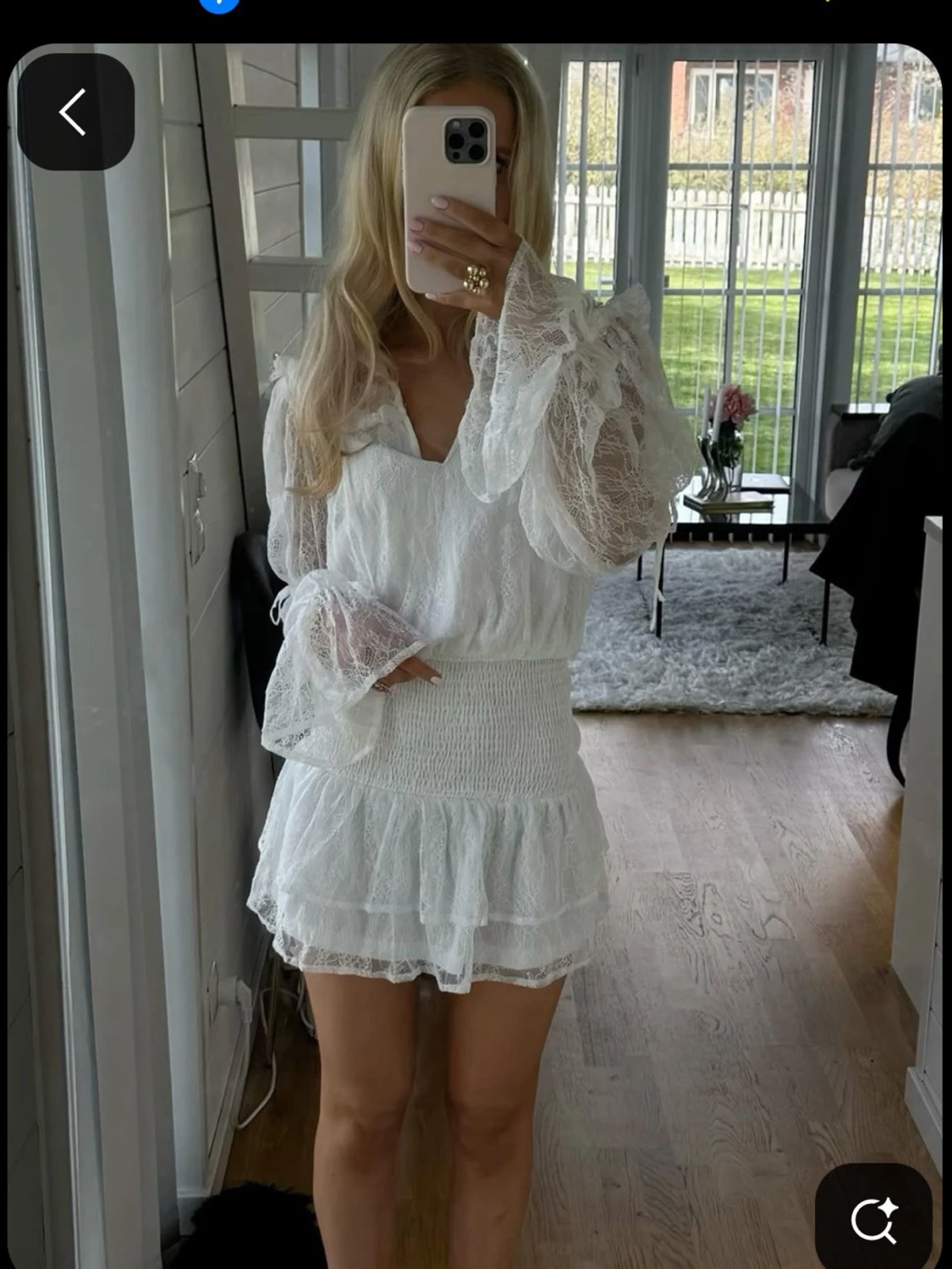 Söker vit studentklänning