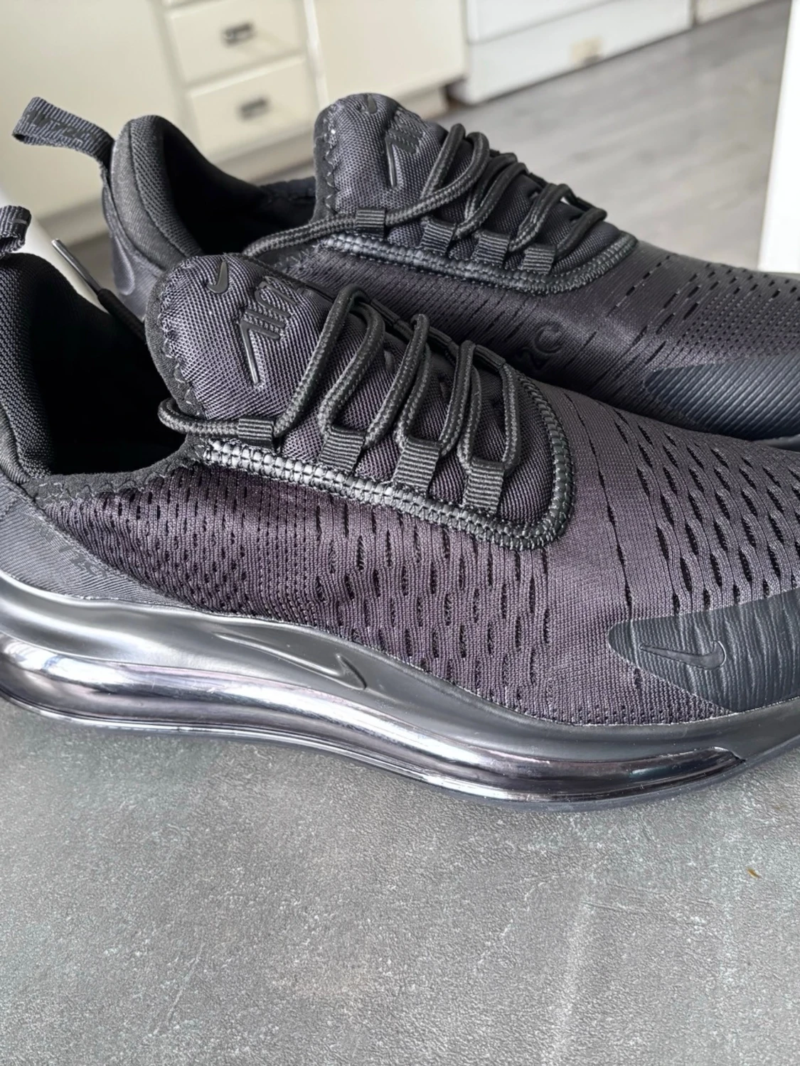 Nike Air Max 720 helsvarta sneakers