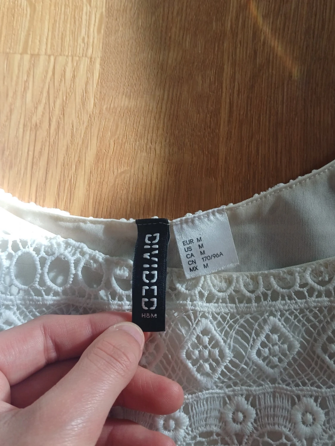 Vit spetsig linnetopp med tunna band - 3