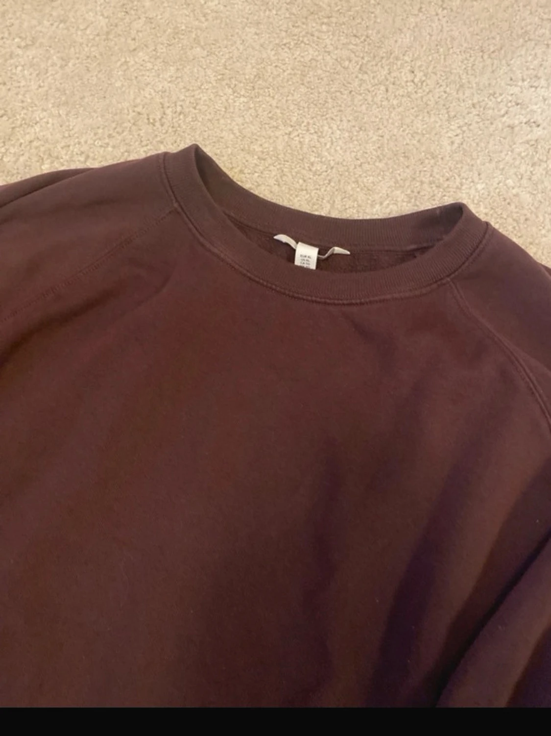 Svart och vinröd crewneck sweatshirt - 4