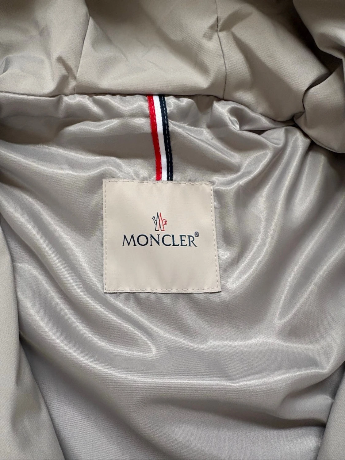 Ljusgrå vindjacka från Moncler - 2