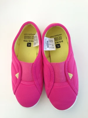 Rosa fina sköna och trendiga skor🥰 - Skit sköna och härliga rosa slip on’s domyos❤️ perfekt för dig som är sugen på trendiga skor till sommaren👍