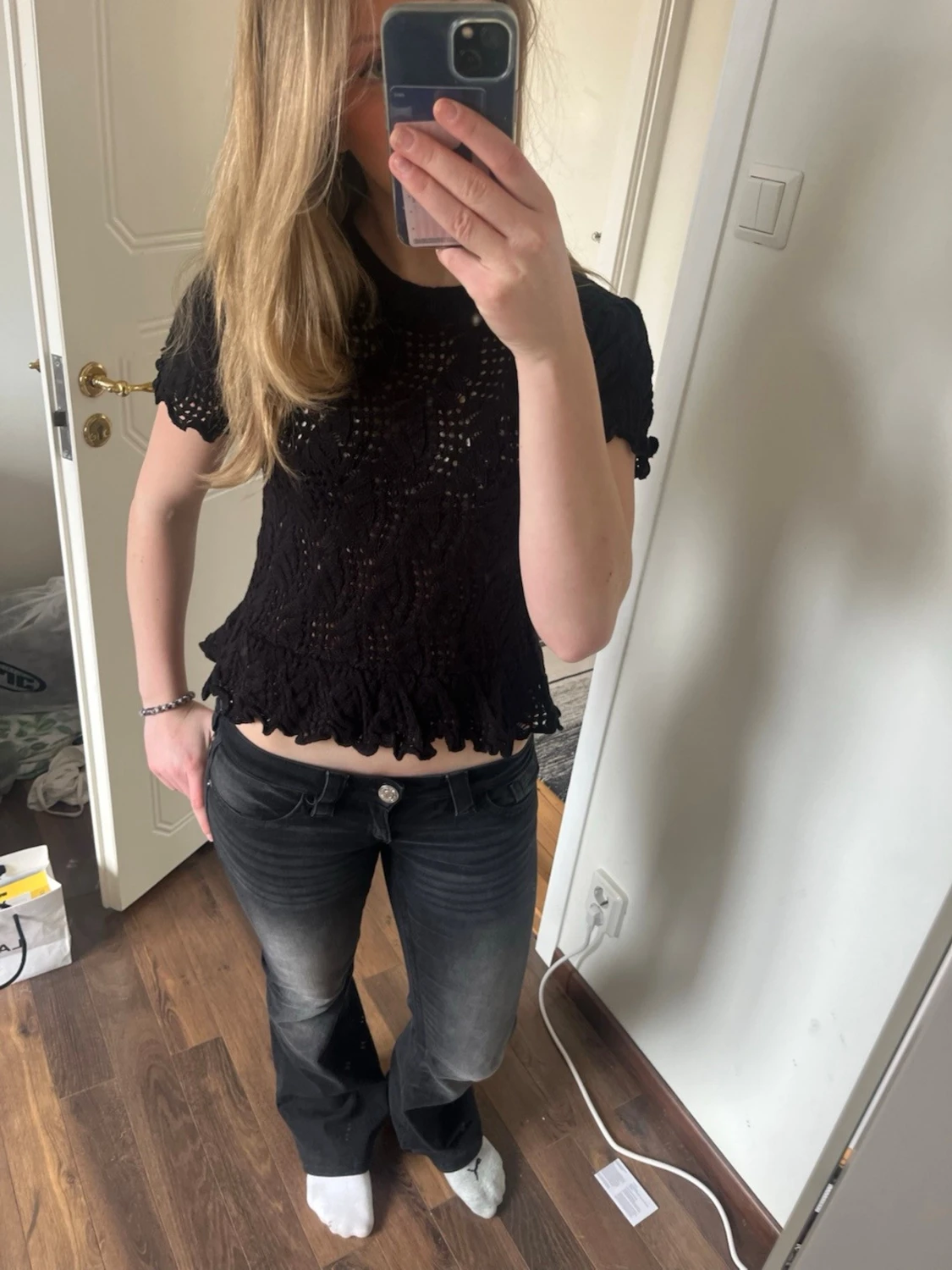 Svart spetsig croppad topp - 1