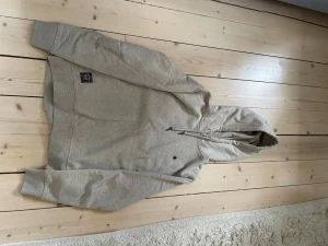 Beige hoodie från Morris  - Säljer nu min gamla Morris hoodie, mycket bra skick.