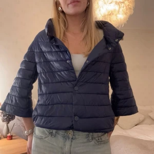 Herno liknande jacka - Supersöt blå dunjacka!