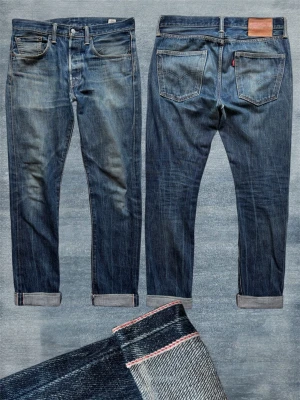 SELVEDGE LEVI’S 501 - Ett par extremt snygga Levi’s jeans gjorda i ”WHITE OAK CONE DENIM” med selvedge! Rak passform (Modell 501)! Pyttelitet slitage i grenen på bild 2. Storlek 31/34 - Hör av dig vid frågor!