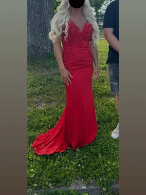 Balklänning - Säljer min balklänning i storlek 36