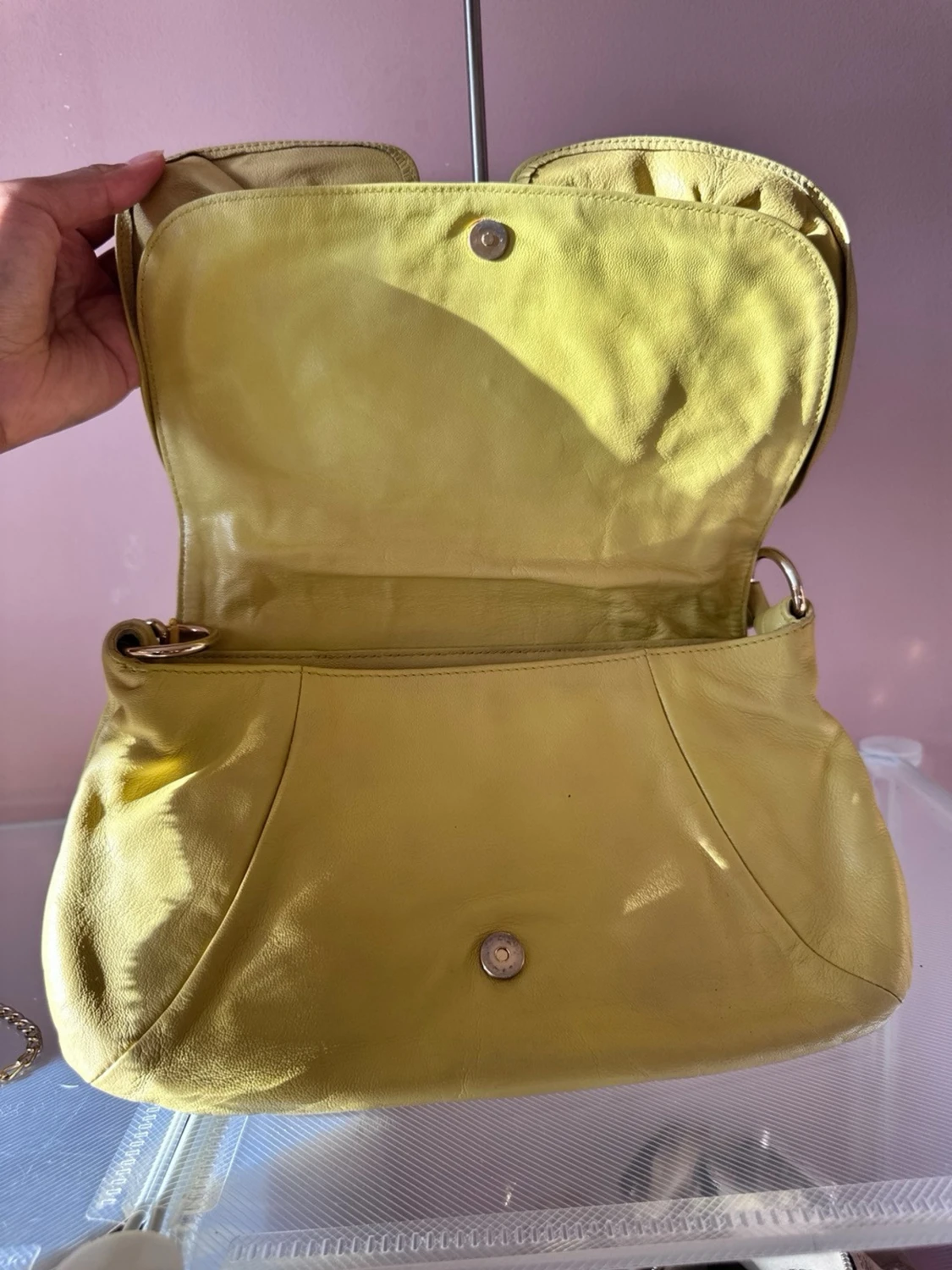 YSL Gul handväska med volangdetalj - 4