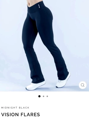 !!söker!! - Söker dessa vision flares från dfyne! Storlek L tall i någon av de två färgerna på bilderna. Skriv om du är intresserad så kan vi diskutera pris🙏🏻