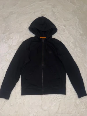 Boss Tröja - Boss tröja i storlek XS. Hör av er vid intresse!😁