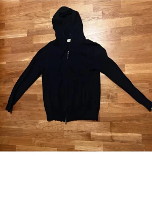 Marinblå Kashmir hoodie - Marinblå Kashmir hoodie storlek S inga hål slitningar. Allmänt bra skick👍