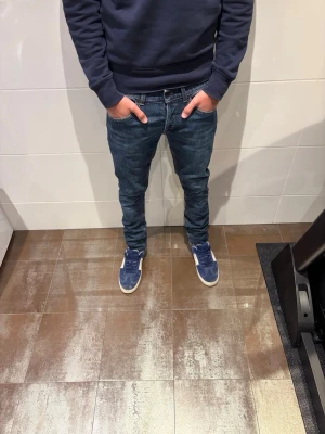 Dondup george - Dondup jeans | Riktigt feta och populära jeans | Skick= 10/10 | nypris= 4000 kr | vårt pris= 799 kr | Hör av dig vid minsta fundering!