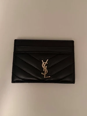 Korthållare - Den är fläckfri och är i helt nytt skick perfekt i väskan💕